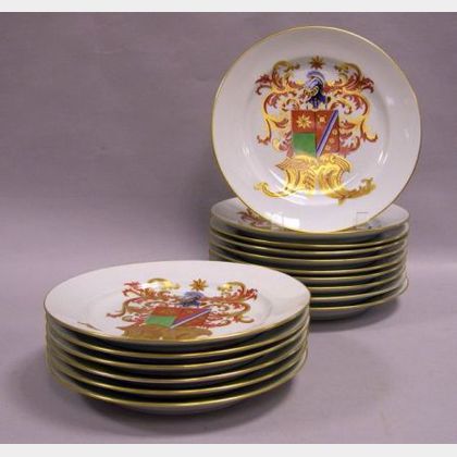 Set of Sixteen Mottahedeh Chinese Export Style Continental Coat of Arms Transfer Decorated Porcelain Dinner Plates